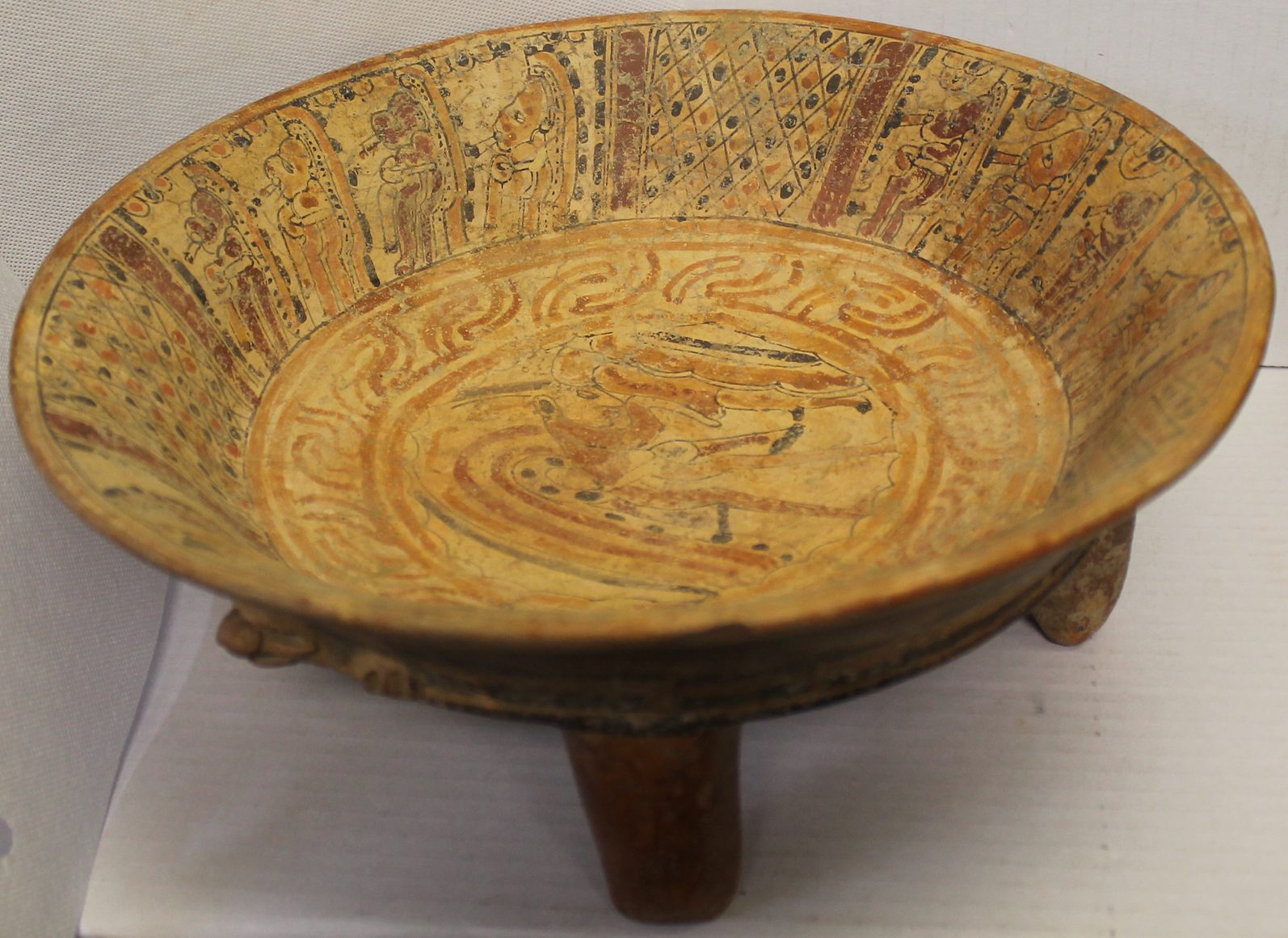 Maya Polychrome Tripod Plate